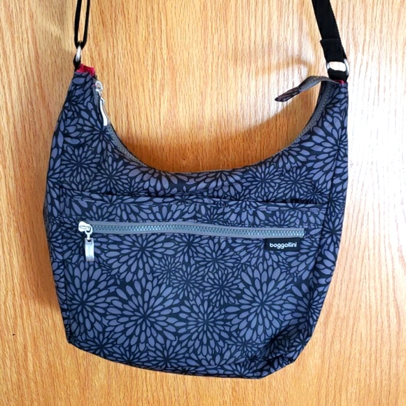 Baggallini Gray Black Floral Hobo Bag with Pink Lining - Picture 2 of 8